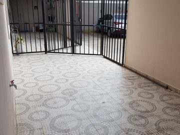Departamento en venta en Alto Alberdi. Planta Baja con Patio y Cochera. Apto Bancor