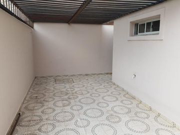 Departamento en venta en Alto Alberdi. Planta Baja con Patio y Cochera. Apto Bancor