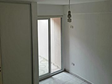 Departamento en venta en Alto Alberdi. Planta Baja con Patio y Cochera. Apto Bancor