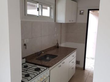 Departamento en venta en Alto Alberdi. Planta Baja con Patio y Cochera. Apto Bancor
