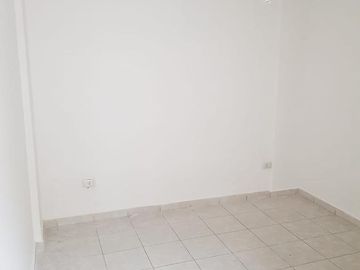 Departamento en venta en Alto Alberdi. Planta Baja con Patio y Cochera. Apto Bancor