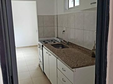 Departamento en venta en Alto Alberdi. Planta Baja con Patio y Cochera. Apto Bancor
