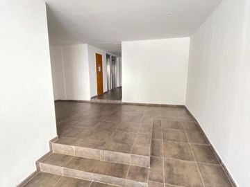 Departamento 1 dormitorio con espacio guarda coche en venta . La Plata.