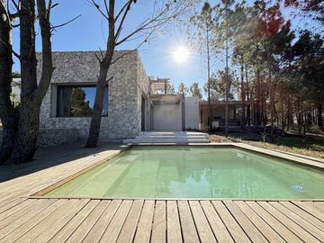 Casa en Alquiler - Maritimo III Lote 136 de Costa Esmeralda - Camino privado hasta la playa