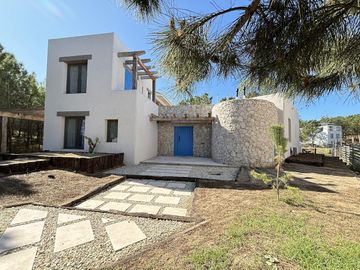 Casa en Alquiler - Maritimo III Lote 136 de Costa Esmeralda - Camino privado hasta la playa