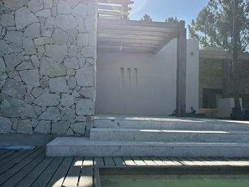 Casa en Alquiler - Maritimo III Lote 136 de Costa Esmeralda - Camino privado hasta la playa