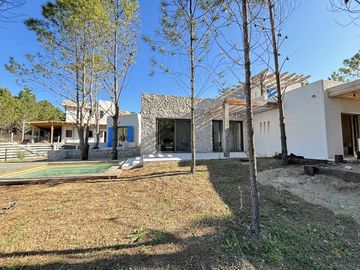 Casa en Alquiler - Maritimo III Lote 136 de Costa Esmeralda - Camino privado hasta la playa
