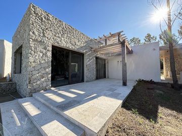 Casa en Alquiler - Maritimo III Lote 136 de Costa Esmeralda - Camino privado hasta la playa