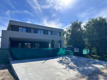 CASA A LA LAGUNA EN VENTA EN SAN MATIAS - MAROTO PROPIEDADES