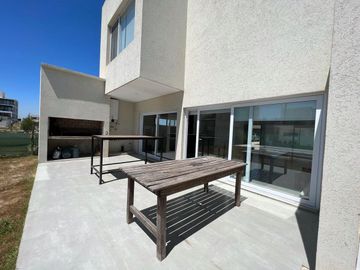Casa en venta en barrio  Vila Marina, Tigre