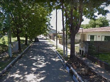 Casa en venta - 2 dormitorios 2 baños - Cochera - 200Mts2 - Berazategui
