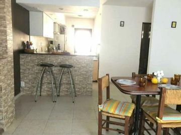 Casa en venta - 2 dormitorios 2 baños - Cochera - 200Mts2 - Berazategui