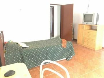 Casa en venta - 2 dormitorios 2 baños - Cochera - 200Mts2 - Berazategui