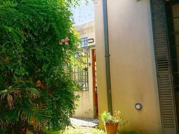 Casa en venta - 3 dormitorios 1 baño - Cochera - 245mts2 - Don Bosco