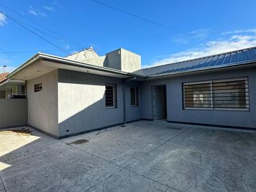 Moderna Casa a Terminar Parque Luro