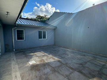 Moderna Casa a Terminar Parque Luro