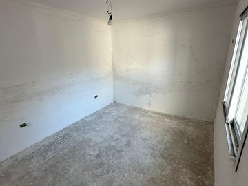Moderna Casa a Terminar Parque Luro
