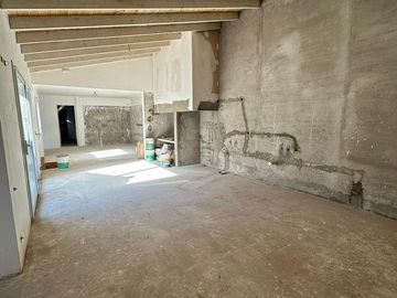 Moderna Casa a Terminar Parque Luro