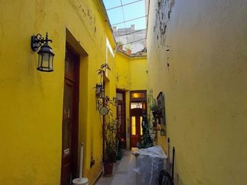 CASA EN VENTA 4 AMBIENTES EN SAN TELMO!!!!