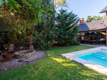 Casa en Venta con jardín y pileta
