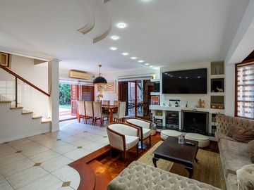 Casa en Venta con jardín y pileta