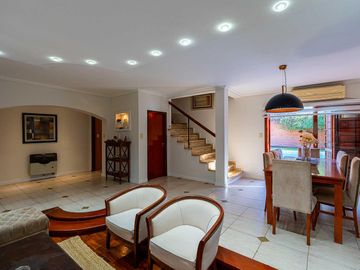 Casa en Venta con jardín y pileta