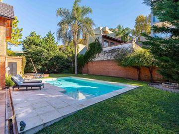 Casa en Venta con jardín y pileta