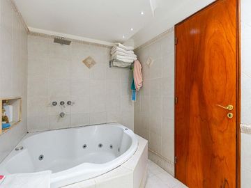 Casa en Venta con jardín y pileta