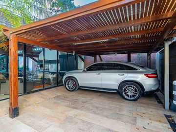 Casa en Venta con jardín y pileta