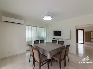 Imponente Casa 4 dormitorios en venta - Cadaques (Funes Hills)