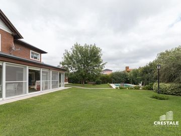 Imponente Casa 4 dormitorios en venta - Cadaques (Funes Hills)