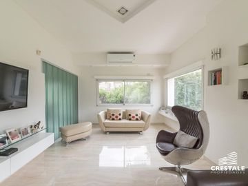 Imponente Casa 4 dormitorios en venta - Cadaques (Funes Hills)