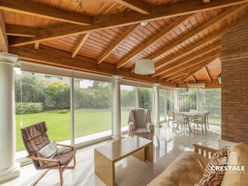 Imponente Casa 4 dormitorios en venta - Cadaques (Funes Hills)