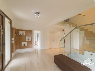 Imponente Casa 4 dormitorios en venta - Cadaques (Funes Hills)