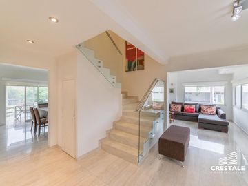 Imponente Casa 4 dormitorios en venta - Cadaques (Funes Hills)