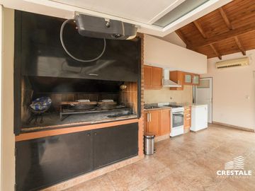 Imponente Casa 4 dormitorios en venta - Cadaques (Funes Hills)
