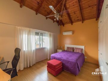 Imponente Casa 4 dormitorios en venta - Cadaques (Funes Hills)