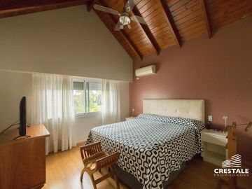 Imponente Casa 4 dormitorios en venta - Cadaques (Funes Hills)