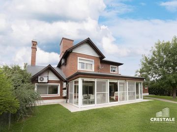 Imponente Casa 4 dormitorios en venta - Cadaques (Funes Hills)