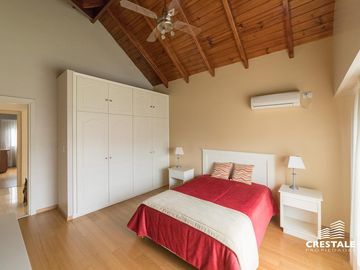 Imponente Casa 4 dormitorios en venta - Cadaques (Funes Hills)