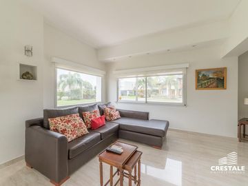 Imponente Casa 4 dormitorios en venta - Cadaques (Funes Hills)