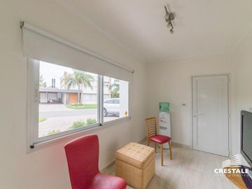 Imponente Casa 4 dormitorios en venta - Cadaques (Funes Hills)