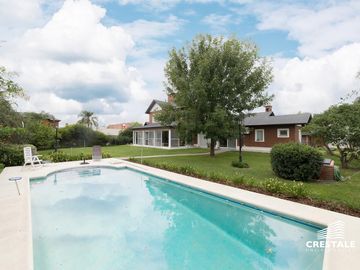 Imponente Casa 4 dormitorios en venta - Cadaques (Funes Hills)