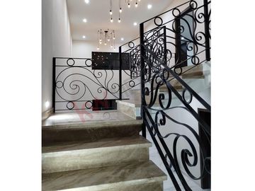 Si buscas invertir en un hogar con estilo, acabados finos y a la vanguardia esta es la propiedad perfecta. Ubicada en la ciudad de Durango capital.