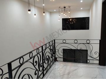 Si buscas invertir en un hogar con estilo, acabados finos y a la vanguardia esta es la propiedad perfecta. Ubicada en la ciudad de Durango capital.