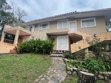 CASA QUINTA EN BIALET MASSE SOBRE RUTA NAC 38 CON PILETA Y VISTA A LAS SIERRAS A 100 M DEL LAGO REF 1997