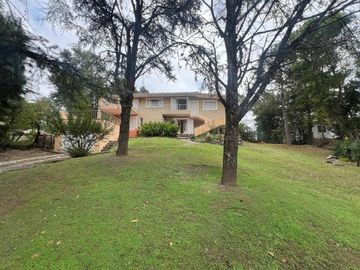 CASA QUINTA EN BIALET MASSE SOBRE RUTA NAC 38 CON PILETA Y VISTA A LAS SIERRAS A 100 M DEL LAGO REF 1997