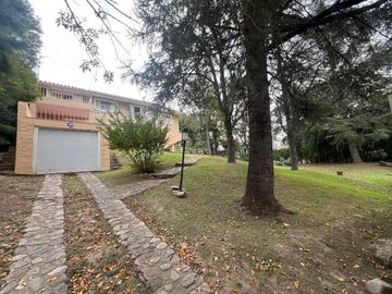CASA QUINTA EN BIALET MASSE SOBRE RUTA NAC 38 CON PILETA Y VISTA A LAS SIERRAS A 100 M DEL LAGO REF 1997