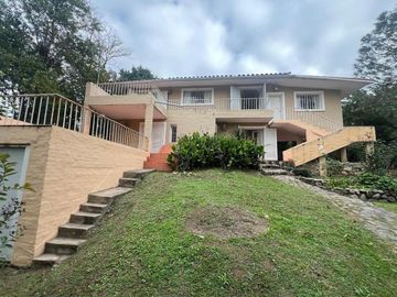 CASA QUINTA EN BIALET MASSE SOBRE RUTA NAC 38 CON PILETA Y VISTA A LAS SIERRAS A 100 M DEL LAGO REF 1997