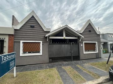 Casa 4 ambientes en venta en  Ituzaingo norte